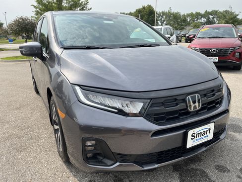 Certified 2026 Honda Odyssey EX-L image 3