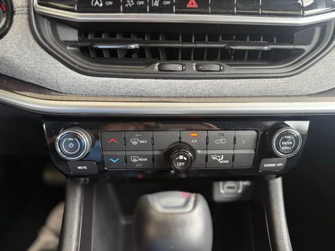 Used 2022 Jeep Compass Latitude image 21