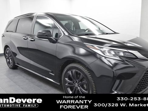 Used 2021 Toyota Sienna XSE w/ XSE Plus Package image 1