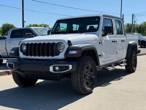 Used 2025 Jeep Gladiator Sport AWD/4WD image 2