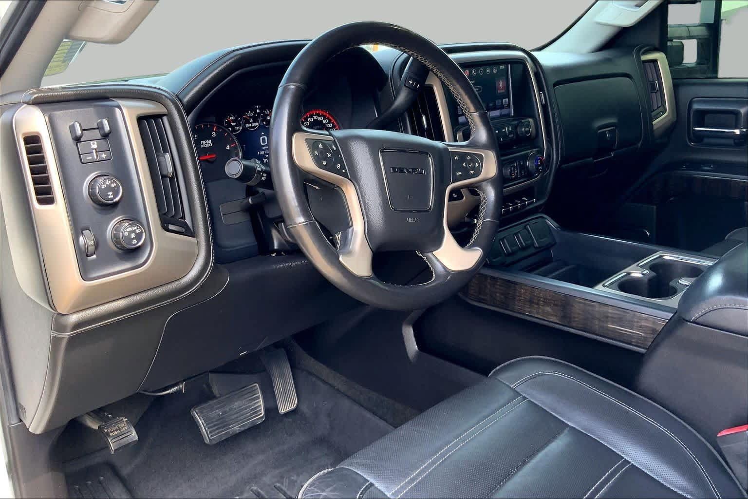 Used 2016 GMC Sierra 2500 Denali w/ Duramax Plus Package AWD/4WD image 16