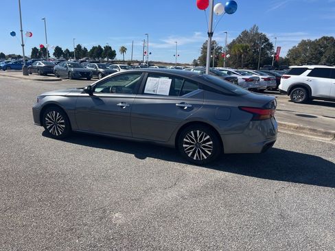 Used 2024 Nissan Altima 2.5 SV image 4