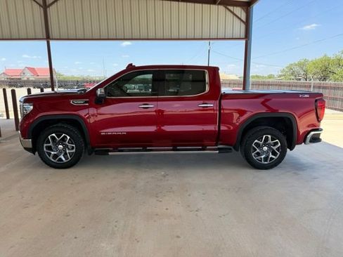 Used 2023 GMC Sierra 1500 SLT AWD/4WD image 4