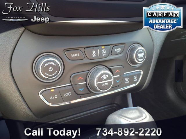 Used 2019 Jeep Cherokee Trailhawk AWD/4WD image 22