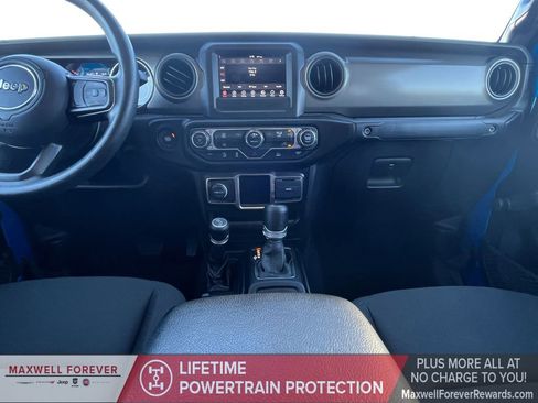Used 2022 Jeep Gladiator Sport image 3