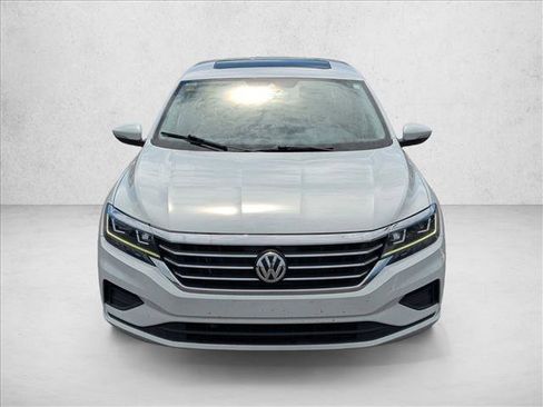Used 2022 Volkswagen Passat 2.0T SE FWD image 2