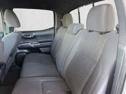 Used 2019 Toyota Tacoma TRD Off-Road w/ Technology Package AWD/4WD image 11