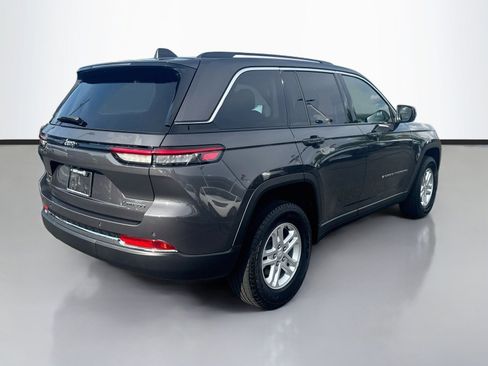 Used 2023 Jeep Grand Cherokee Laredo AWD/4WD image 7