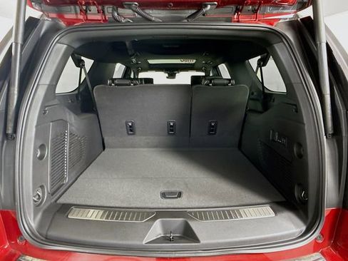 New 2025 Chevrolet Suburban Premier image 31