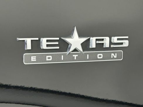 Used 2024 Chevrolet Silverado 1500 LT w/ Leather Package AWD/4WD image 9