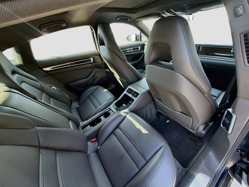 Used 2020 Porsche Panamera RWD image 29