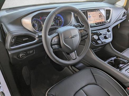 New 2026 Chrysler Pacifica Limited w/ Uconnect Theater Family Group FWD image 3