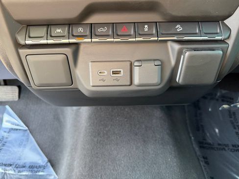 Used 2022 Chevrolet Silverado 1500 Custom Trail Boss AWD/4WD image 25