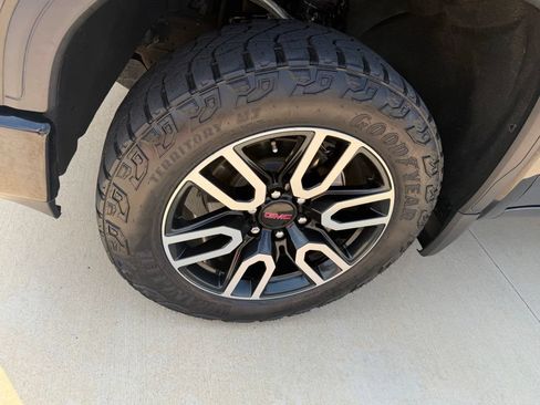 Used 2022 GMC Sierra 1500 AT4 w/ AT4 Premium Package AWD/4WD image 11