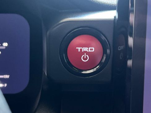 Used 2025 Toyota Tacoma TRD Sport AWD/4WD image 18