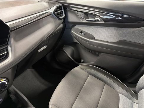 Used 2024 Chevrolet TrailBlazer LS image 25