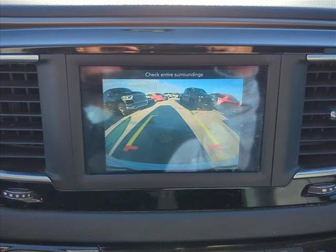 Used 2020 Chrysler Pacifica Touring-L w/ Tire & Wheel Group image 19