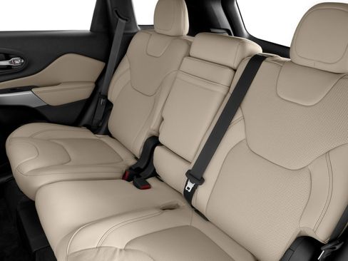 Used 2016 Jeep Cherokee Overland w/ Technology Group image 8