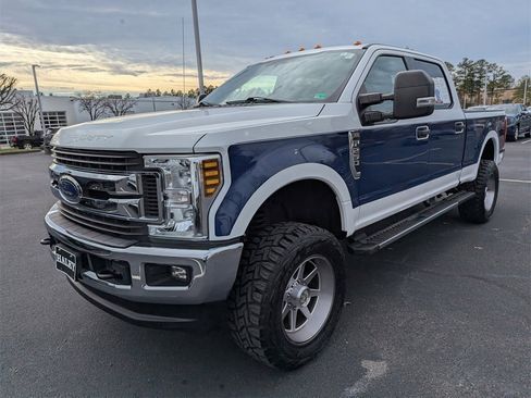 Used 2019 Ford F250 XLT w/ XLT Value Package image 4