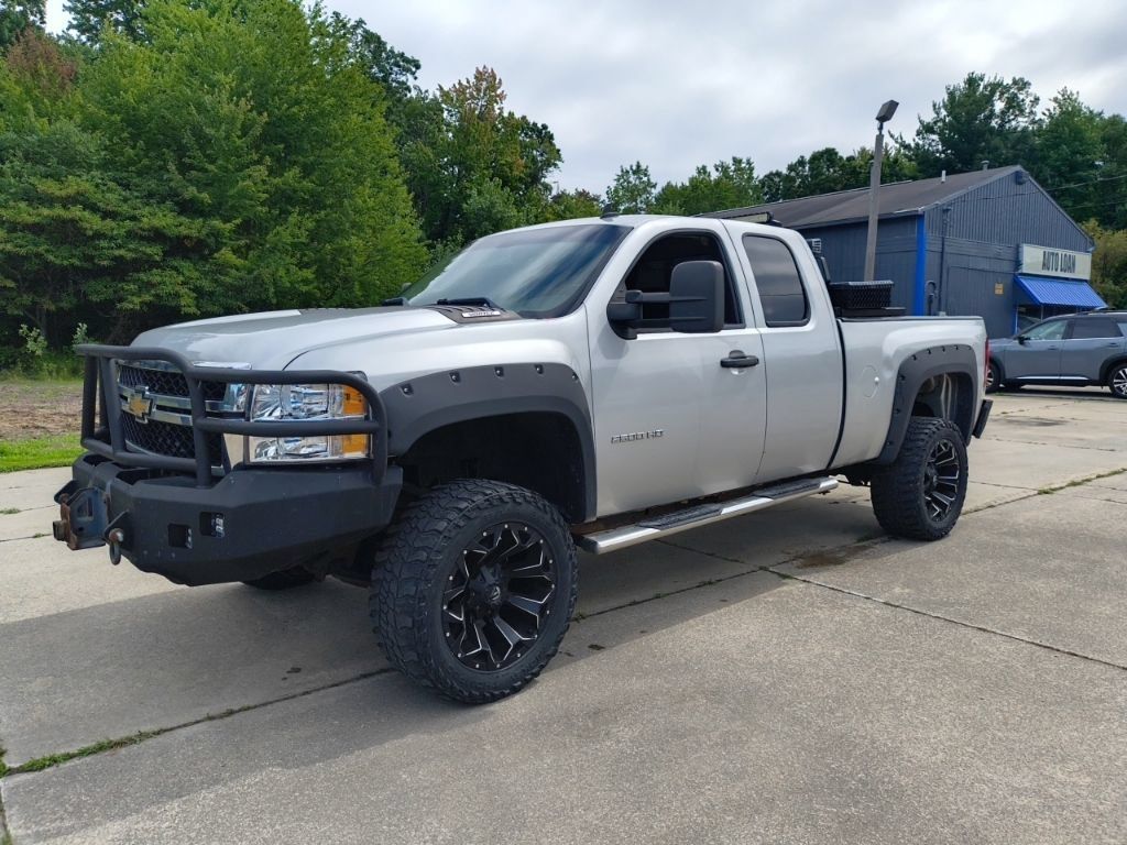 Used 2011 Chevrolet Silverado 2500 LT w/ Interior Plus Package AWD/4WD image 1