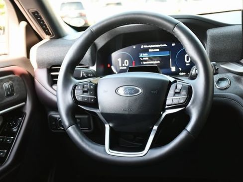 Used 2025 Ford Explorer Platinum w/ Ultimate Package AWD/4WD image 21