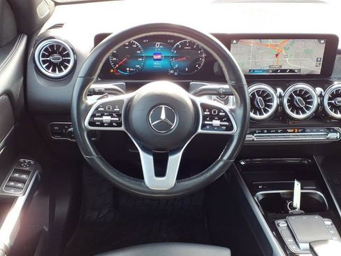 Used 2022 Mercedes-Benz GLB 250 4MATIC image 10