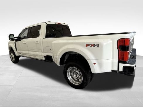 New 2026 Ford F450 Platinum w/ FX4 Off-Road Package image 2