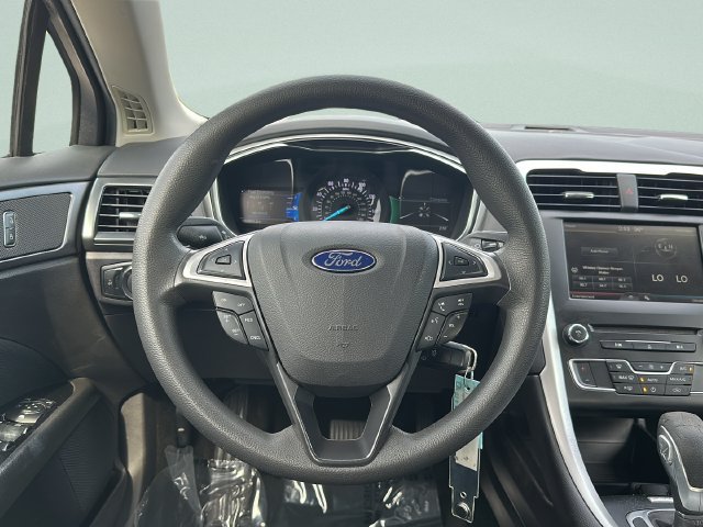 Used 2016 Ford Fusion SE FWD image 26