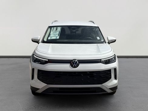 New 2026 Volkswagen Tiguan SE FWD image 2