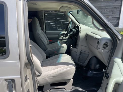 Used 2003 Chevrolet Astro image 4
