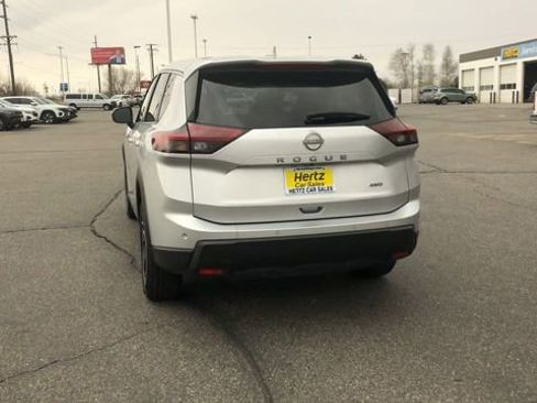 Used 2025 Nissan Rogue SV image 7