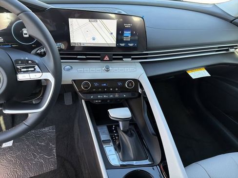 New 2026 Hyundai Elantra Limited image 27
