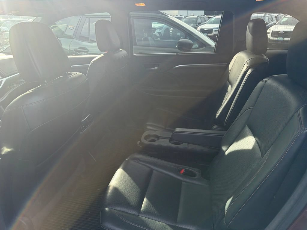 Used 2018 Toyota Highlander Limited Platinum AWD/4WD image 10