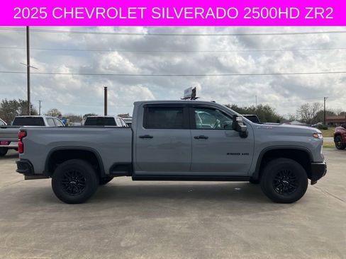 Used 2025 Chevrolet Silverado 2500 ZR2 w/ Technology Package image 8