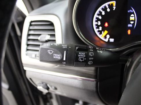 Used 2022 Jeep Grand Cherokee Limited w/ Trailer Tow Group IV image 39