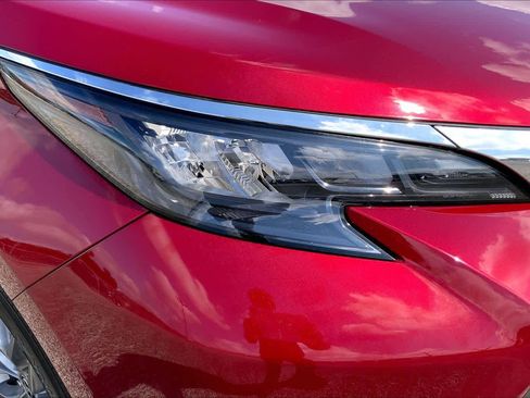 Used 2026 Toyota Sienna XLE FWD image 27