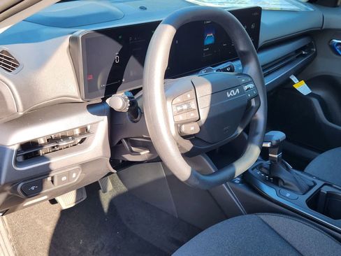 Certified 2025 Kia K4 LXS image 2