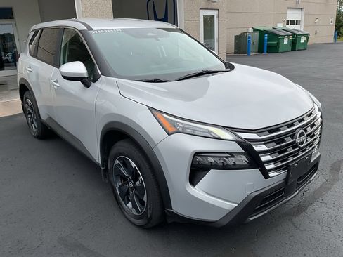 Used 2025 Nissan Rogue SV AWD/4WD image 3