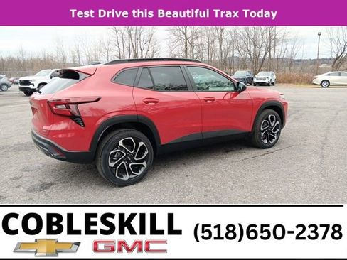 New 2026 Chevrolet Trax RS w/ Sunroof Package image 3