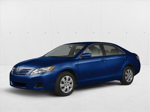 Used 2010 Toyota Camry LE FWD image 1