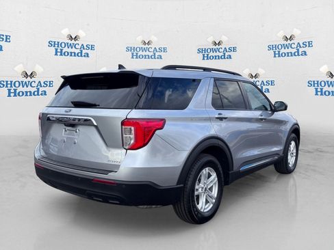 Used 2023 Ford Explorer XLT AWD/4WD image 8