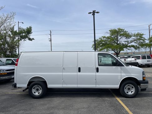 New 2025 Chevrolet Express 3500 Extended w/ Driver Convenience Package RWD image 4
