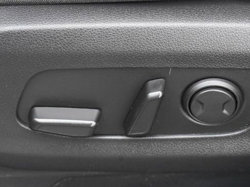 Used 2024 Kia Carnival LX FWD image 20