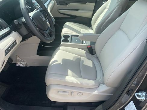 Certified 2026 Honda Odyssey EX-L image 11
