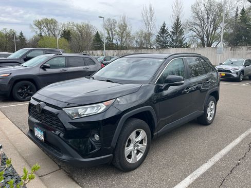 Used 2019 Toyota RAV4 XLE w/ Convenience Package AWD/4WD image 2