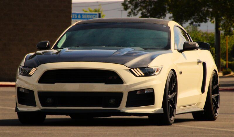 Used 2017 Ford Mustang GT Premium w/ GT Performance Package RWD image 3