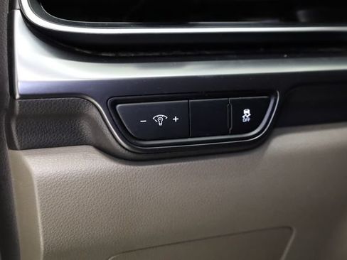 Used 2025 Kia Carnival FWD image 16