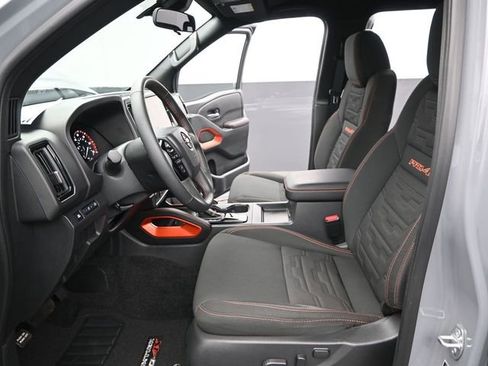 Used 2025 Nissan Frontier PRO-4X image 13