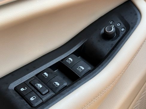 Used 2024 Jeep Grand Cherokee L Limited w/ Luxury Tech Group II image 26