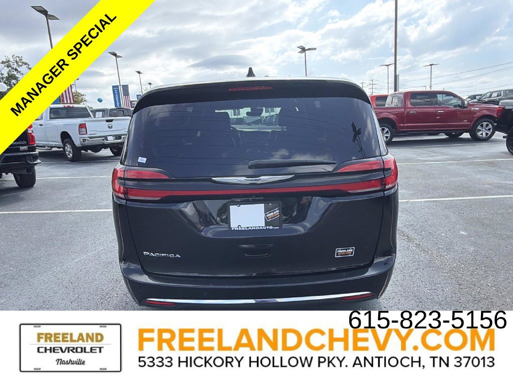 Used 2025 Chrysler Pacifica Select FWD image 4
